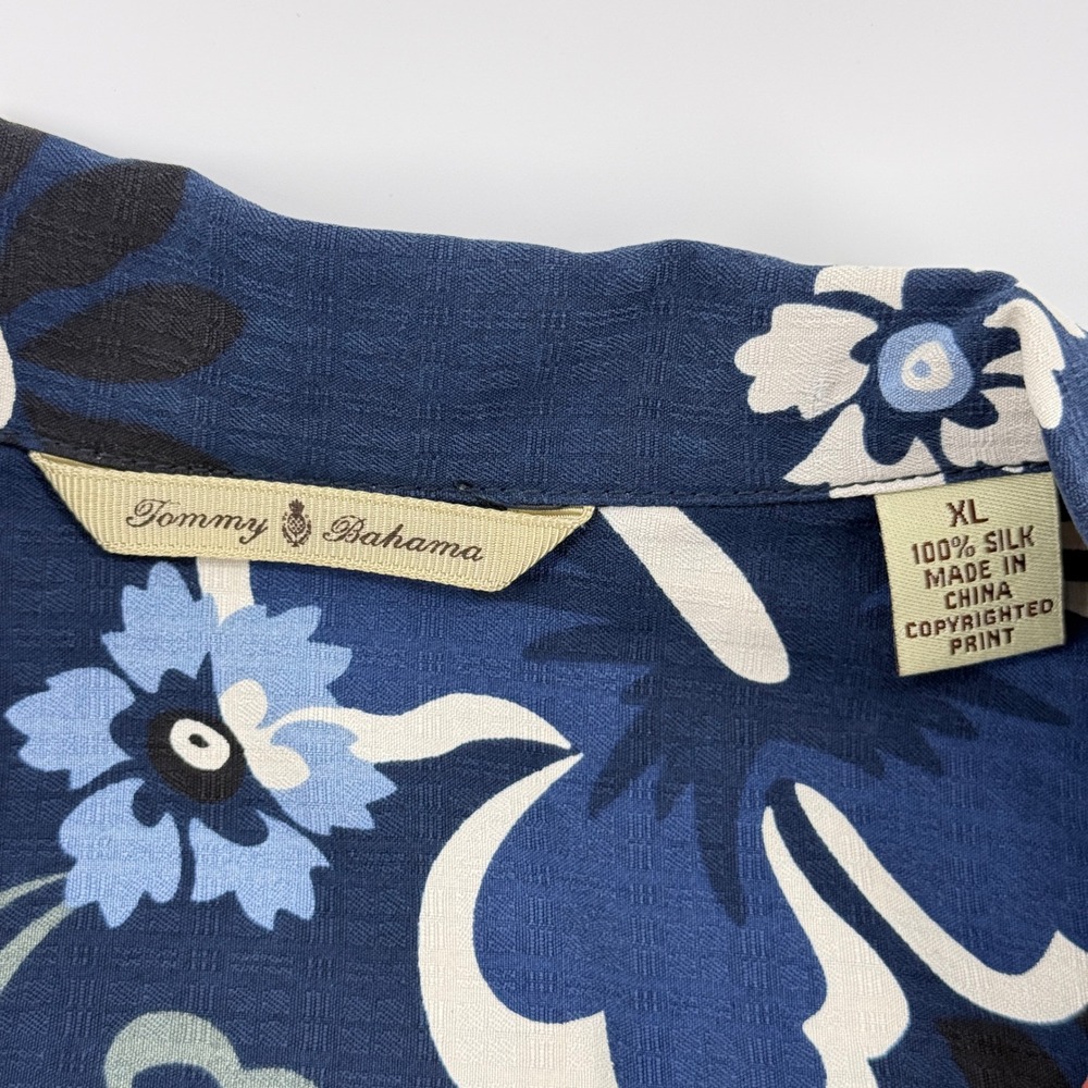 Tommy Bahama Button Up Shirt Men XL Blue Floral 100% Silk Hibiscus Aloha - Picture 3 of 7
